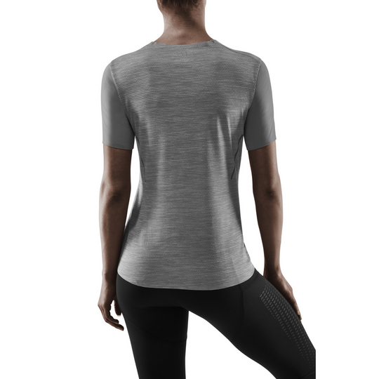 Camiseta Run de manga corta, mujer, gris, modelo vista trasera
