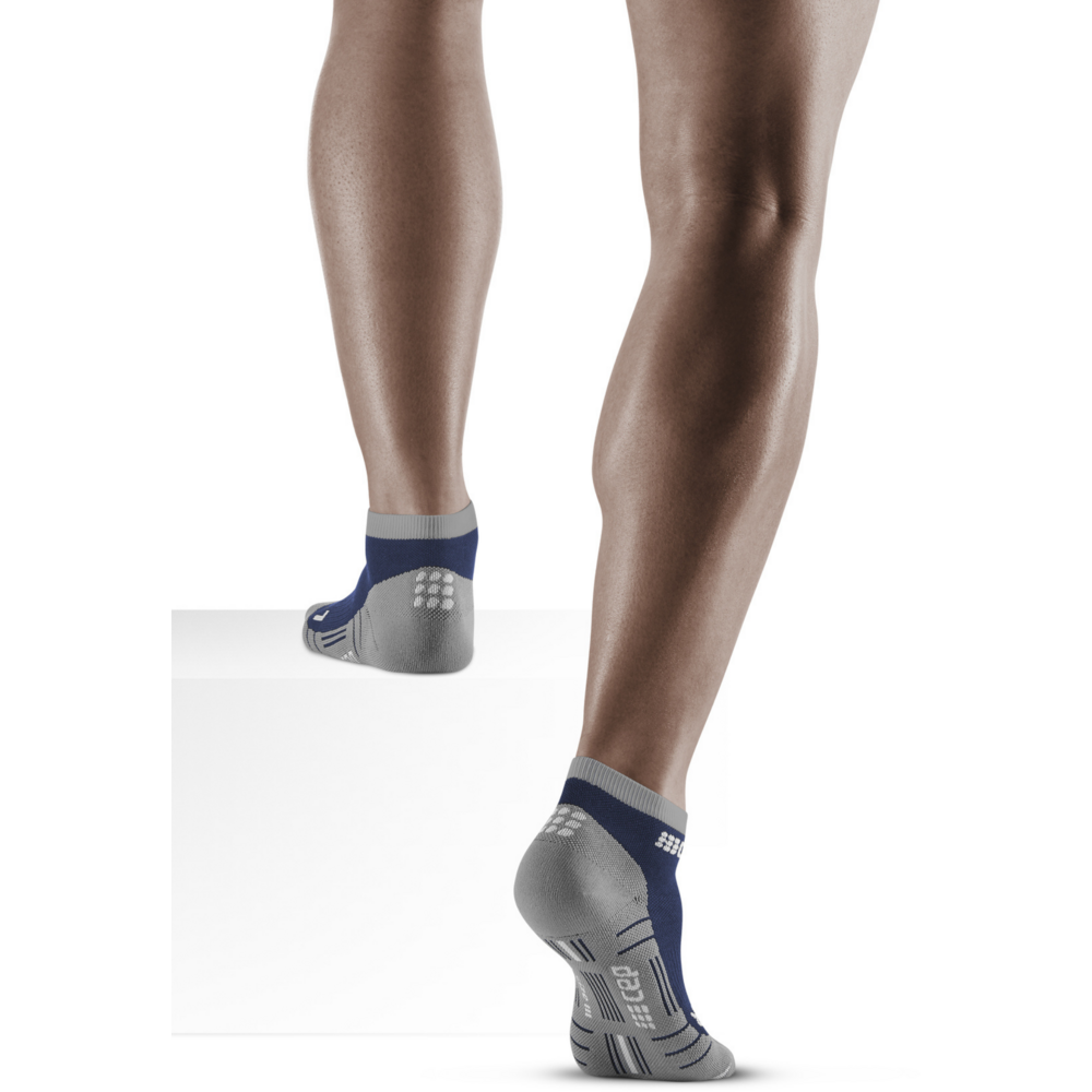 Meias de compressão de corte baixo merino leve para caminhada, masculina, azul marinho/cinza, modelo com vista traseira