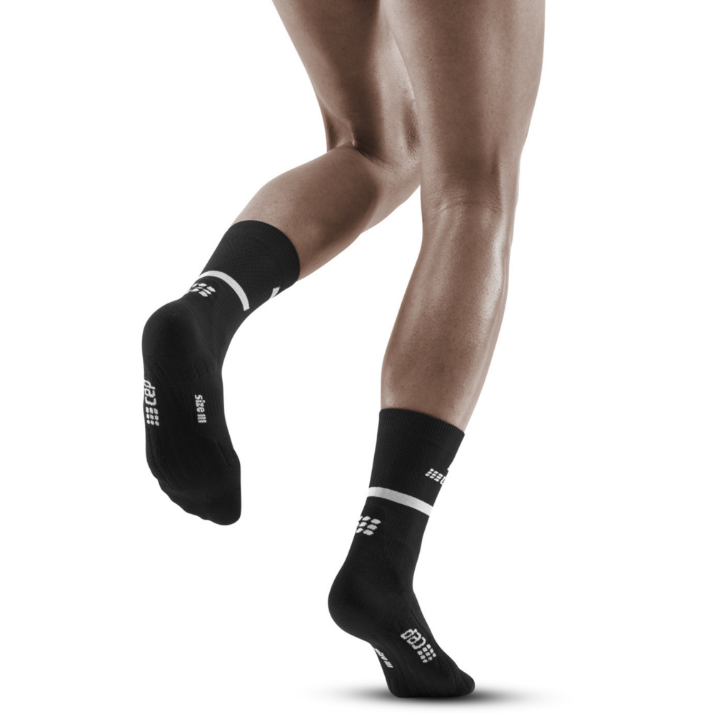 The run calcetines de compresión media caña 4.0, mujer, negro, modelo vista trasera