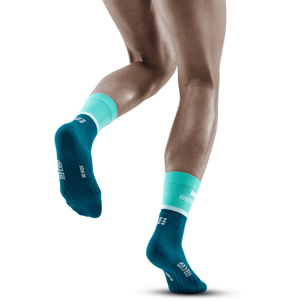 The run calcetines de compresión media caña 4.0, mujer, océano, modelo vista trasera