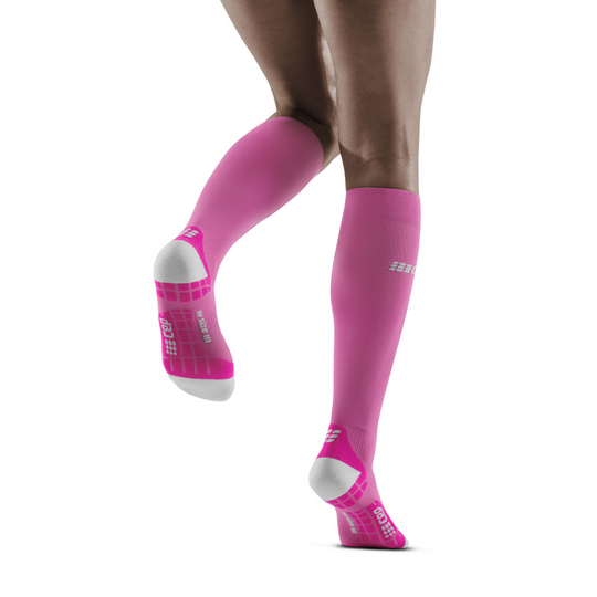 Meias de compressão altas ultraleves, femininas, rosa elétrico/cinza claro, modelo com vista traseira