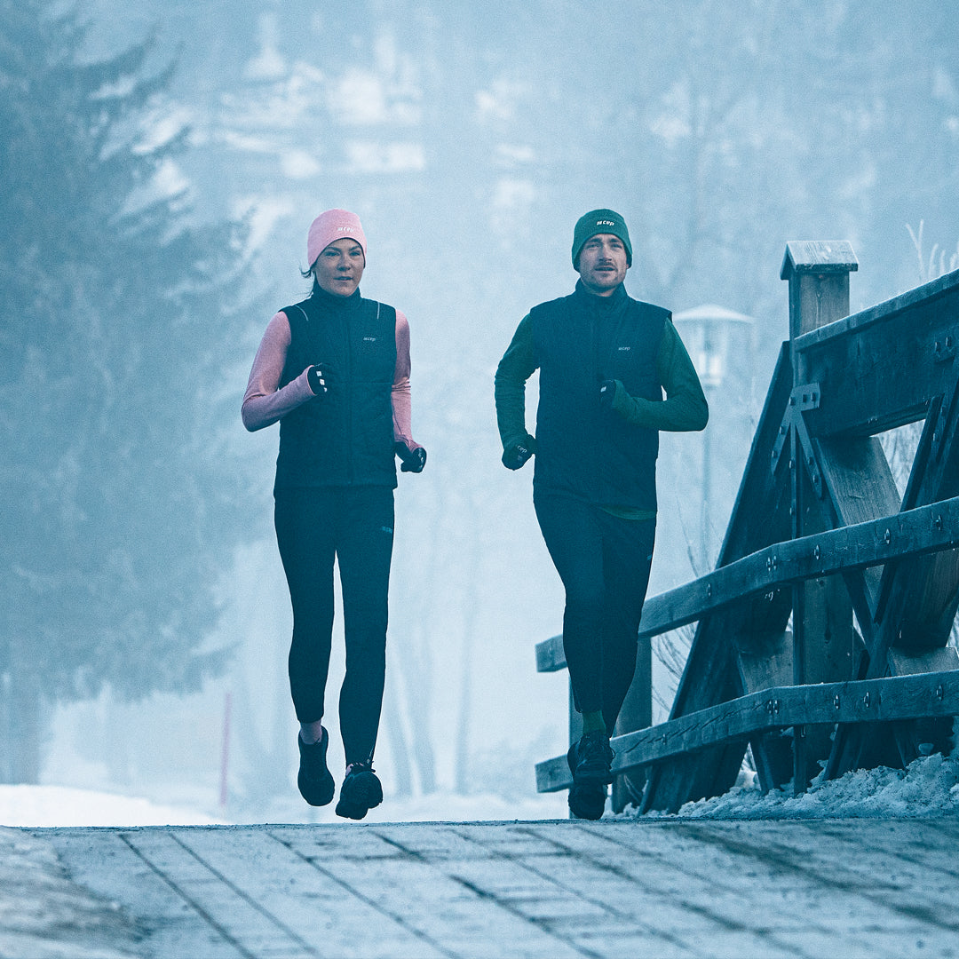 Winter Run Beanie, Rose Melange, Lifestyle 2