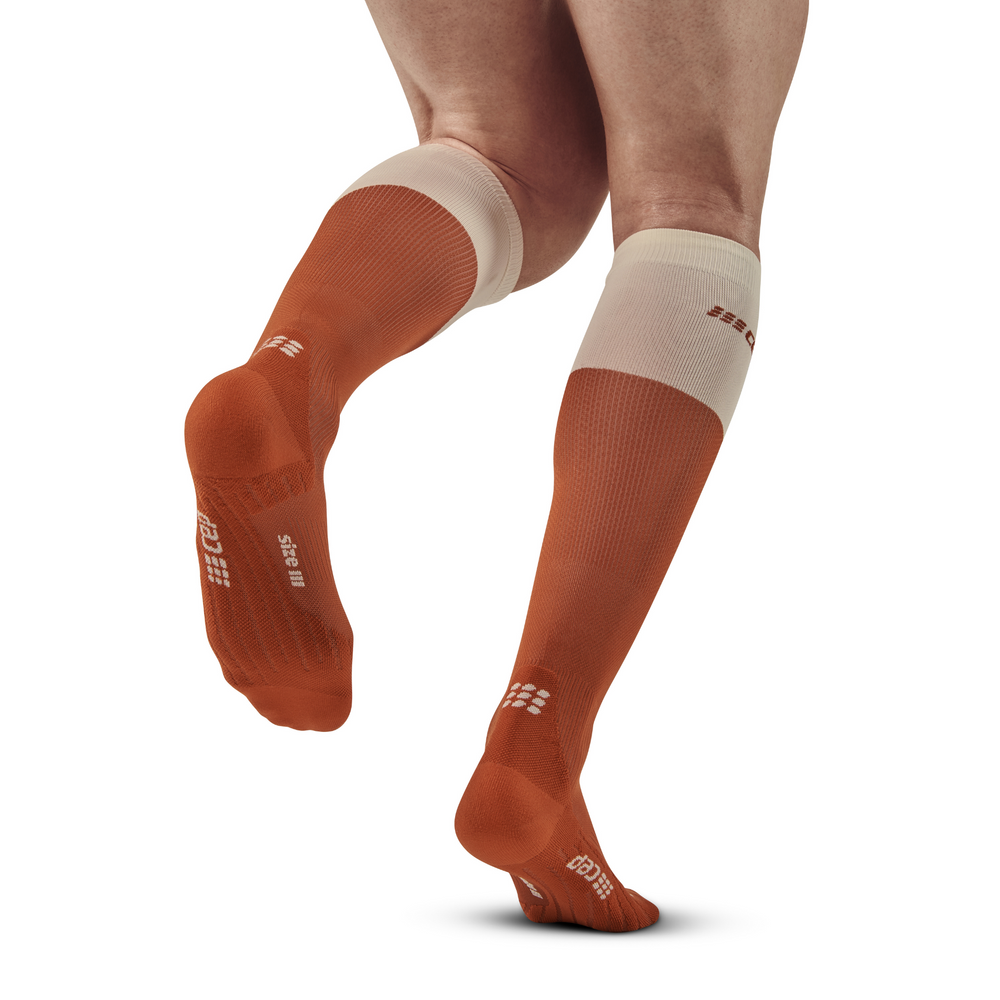 Ανθισμένες ψηλές κάλτσες συμπίεσης, ανδρικές, τζίντζερ/λευκό, μοντέλο με πίσω όψη