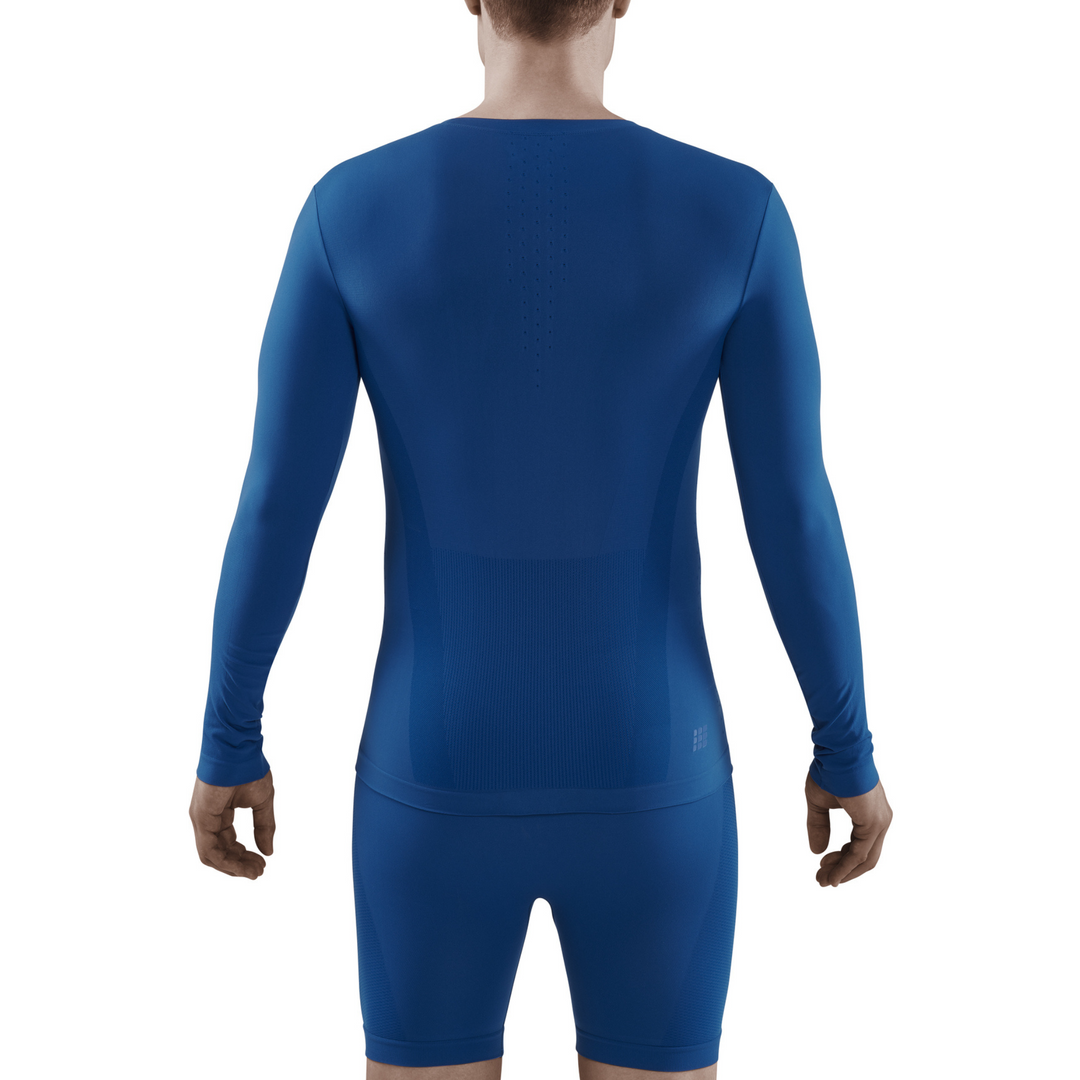 Camisa básica de manga larga para clima frío, hombre, azul real, modelo vista desde atrás