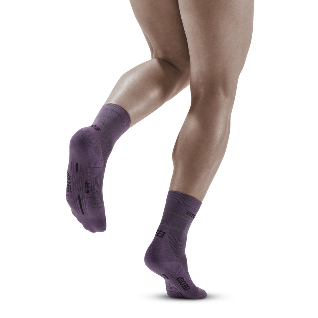 Calcetines de compresión reflectantes de corte medio, hombre, violeta/plata, modelo vista atrás