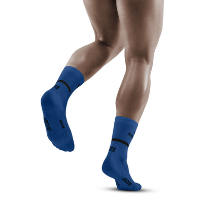The Run Compression Mid Cut Socks 4.0, Men, Blue, Back View Model