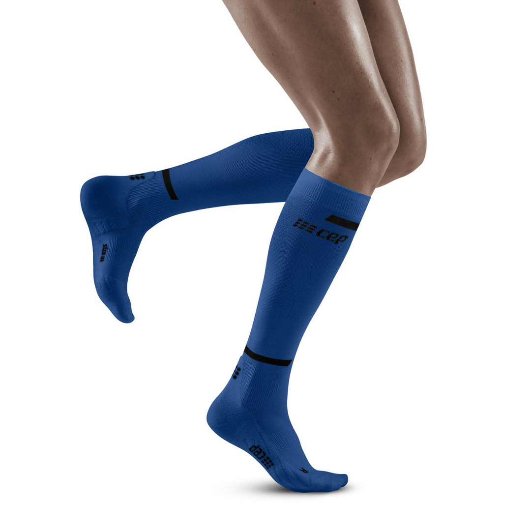The run calcetines altos de compresión 4.0, mujeres, azul/negro