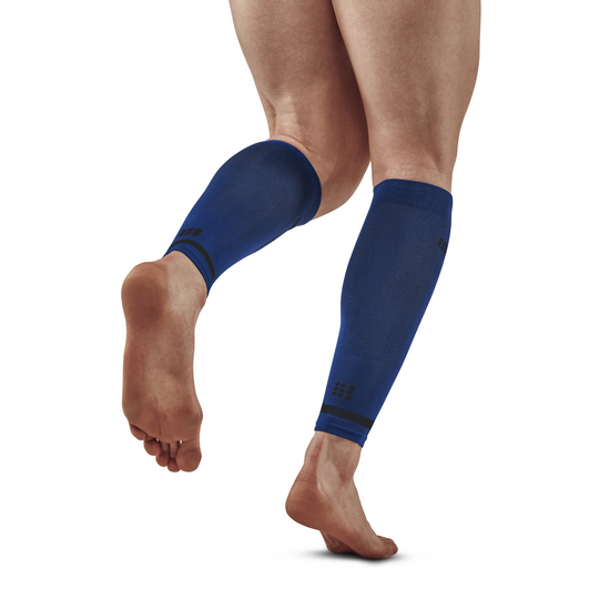 The Run Compression Calf Sleeves 4.0, Men, Blue, Back View Model
