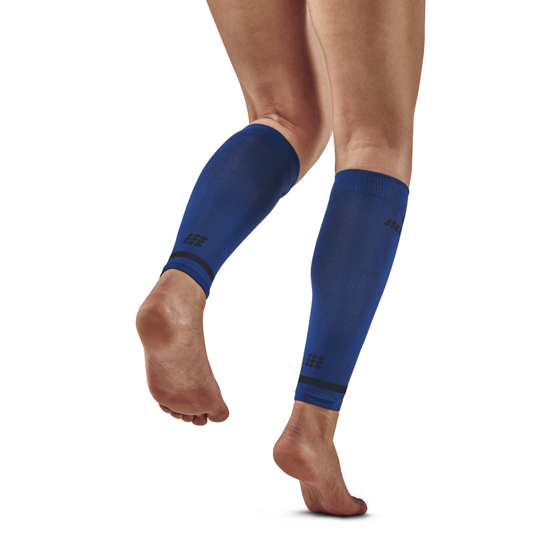 The Run Compression Calf Sleeves 4.0, Women, Blue, Back View Model
