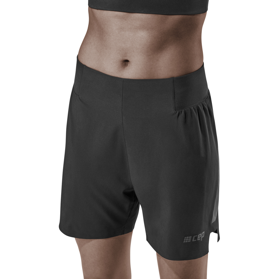Pantalón corto Run Loose Fit, mujer, negro, vista frontal del modelo