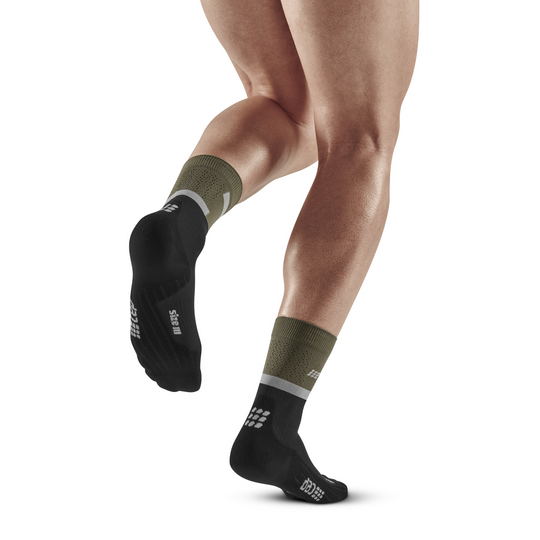 The Run Compression Mid Cut Socks 4.0, Men, Olive, Back View Model