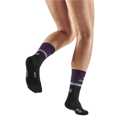 The Run Compression Mid Cut Socks 4.0, Women, Violet/Black, Back View Model