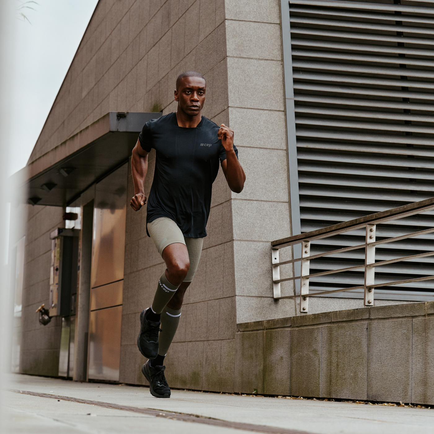 Run Short Sleeve Shirt 4.0, Men, Olive, Lifestyle 2