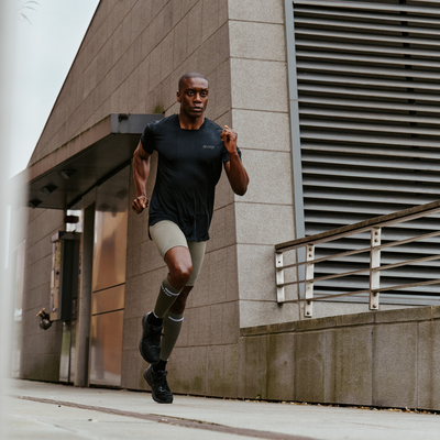 Run Short Sleeve Shirt 4.0, Men, Olive, Lifestyle 2